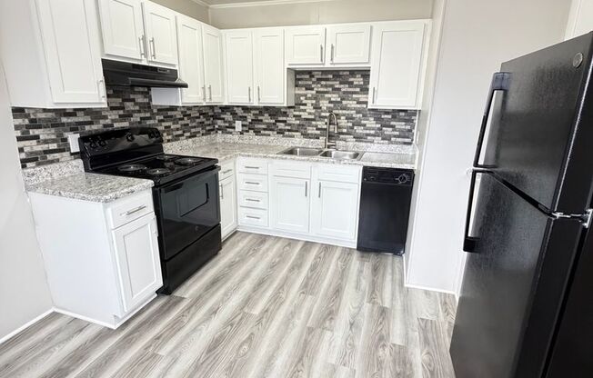 3 beds, 1.5 baths, 1,000 sqft, $1,323, Unit 442-B