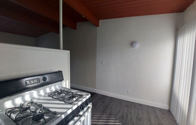 1 bed, 1 bath, $1,795, Unit 16441 Cornuta