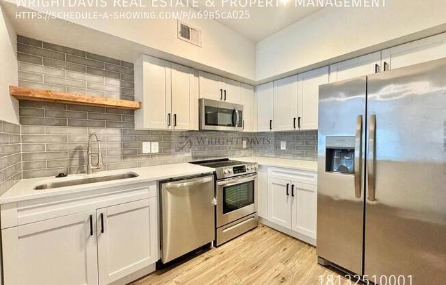 2402 W Azeele St