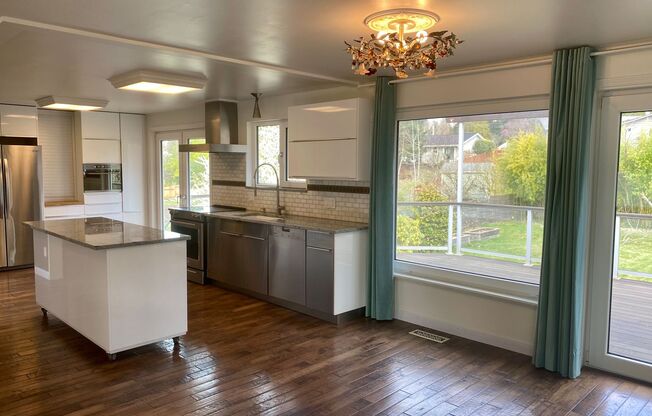 3 beds, 3 baths, $4,100