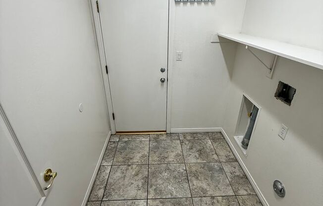 3 beds, 2.5 baths, $2,800