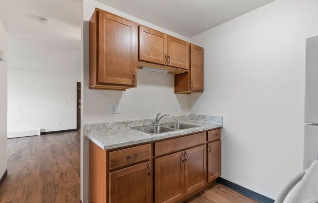 2 beds, 1 bath, $1,099.99, Unit 1650-16