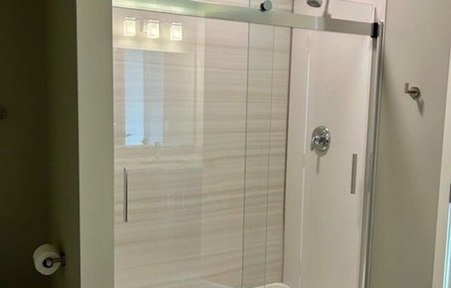 1 bed, 1 bath, 1,056 sqft, $1,900, Unit 410