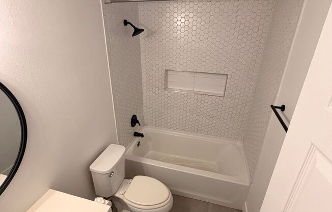 2 beds, 1 bath, 716 sqft, $1,225, Unit 120