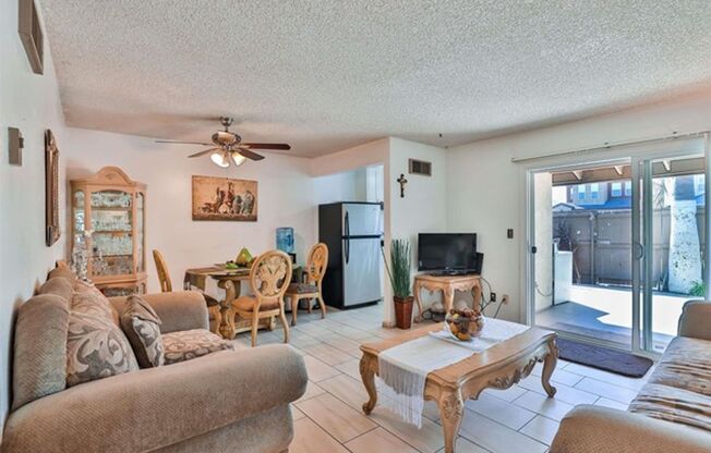 Lovely 3 Bedroom Townhome in Chula Vista!