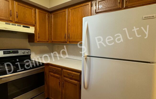 2 beds, 1 bath, 857 sqft, $650, Unit 600 - F