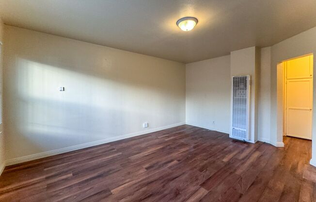 4253 1/2 S CENTINELA AVE