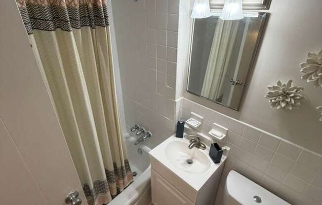 French Beautiful & Spacious 1-Bedroom Apartment at Heritage Apartments