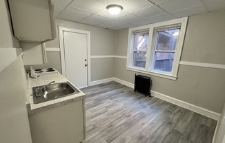 1 bed, 1 bath, 800 sqft, $1,300, Unit 3R