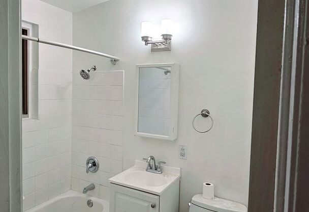 1 bed, 1 bath, 400 sqft, $1,725, Unit 12