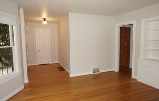 3 beds, 1 bath, 1,100 sqft, $2,100, Unit 4211