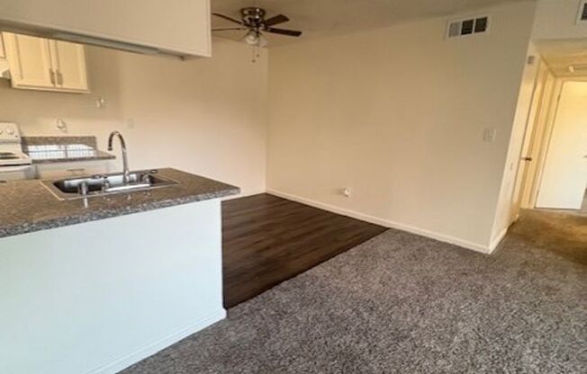 2 beds, 2 baths, 865 sqft, $1,595, Unit 42