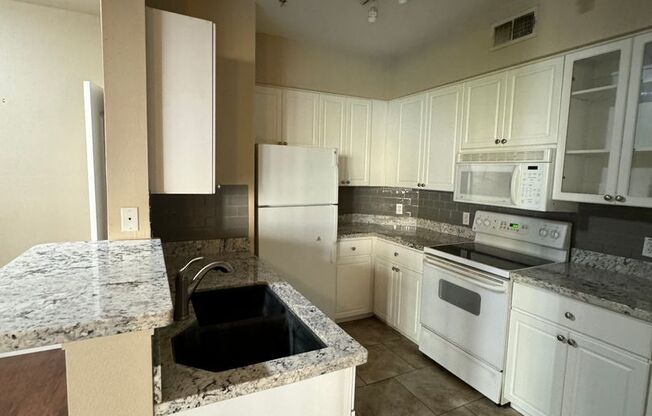 2 beds, 2 baths, $1,695, Unit UNIT 288