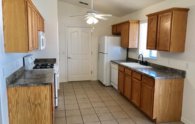 3 beds, 2 baths, $1,500