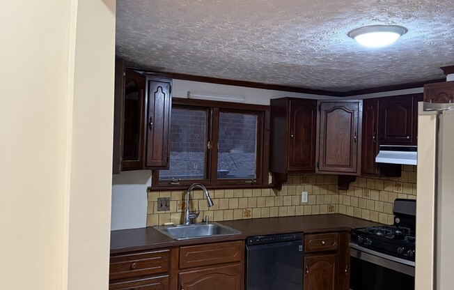 52 TUFTS AVE