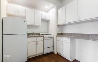 415 E 17 ST