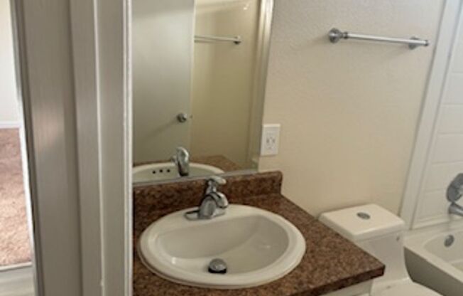 2 beds, 1 bath, $1,950, Unit 11