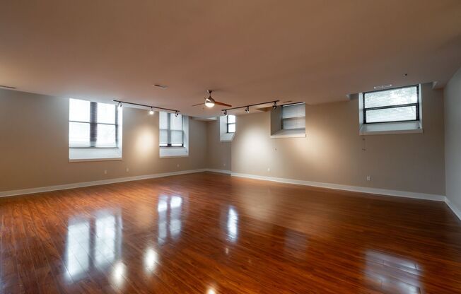 2 beds, 2 baths, 1,125 sqft, $2,120, Unit L19