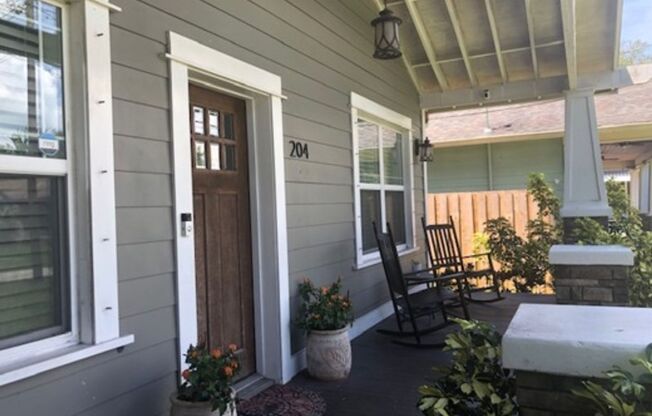 South Seminole Heights Bungalow w/ Spacious Open Concept, Like New!