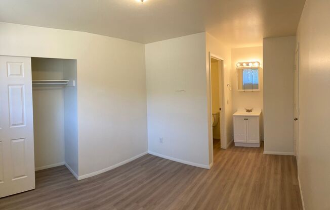 1 bed, 1 bath, 500 sqft, $999, Unit 7