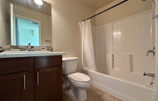 3 beds, 2.5 baths, 1,194 sqft, $1,595, Unit Unit 12