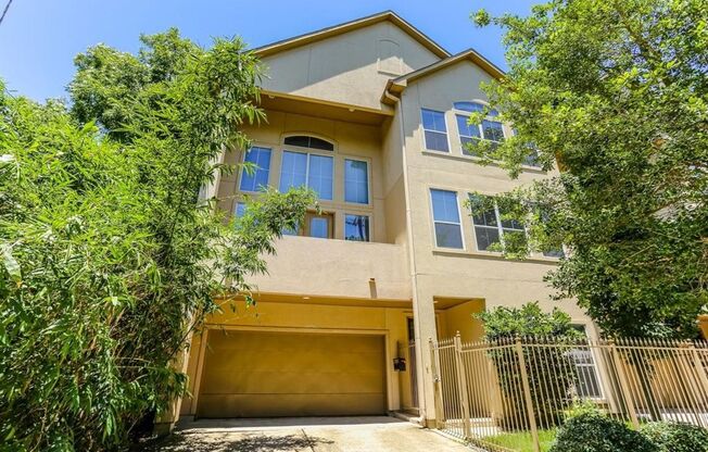 Stylish 3-Bedroom Home in Prime Houston Location!