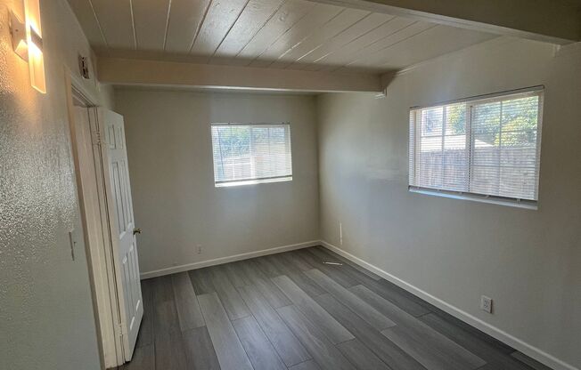 2 beds, 1 bath, $2,500