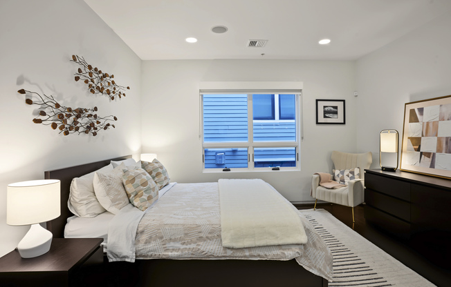 2 beds, 2 baths, 1,350 sqft, $4,800