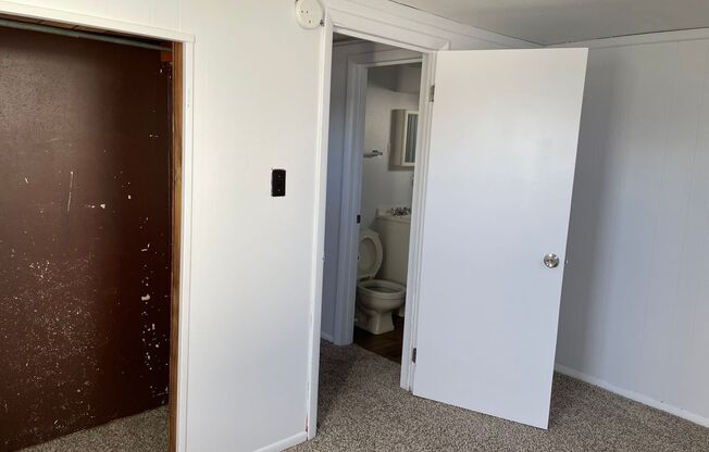 3 beds, 2 baths, $1,000, Unit Unit B "Down"