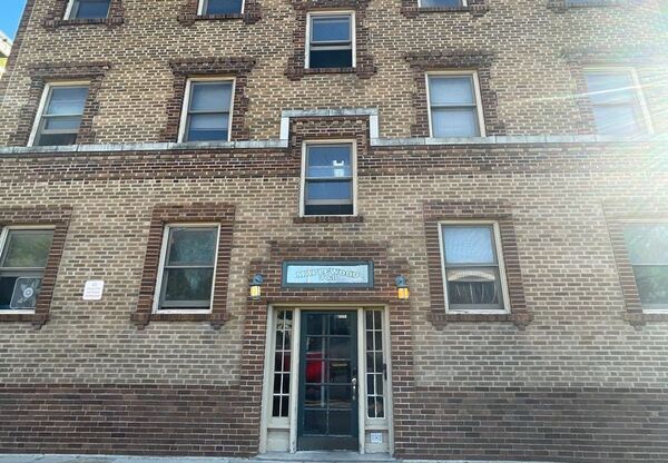 625 W MAPLE AVE