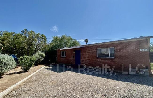 1418 N JONES BLVD