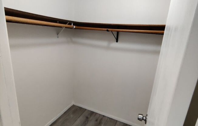 2 beds, 1 bath, 800 sqft, $1,350, Unit 902