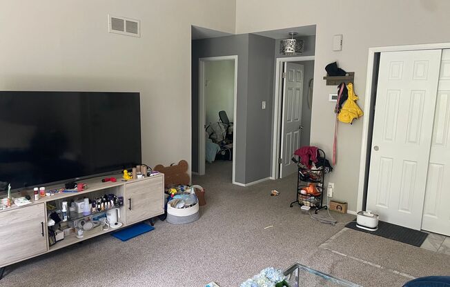2 bedroom 1 bath close to 94
