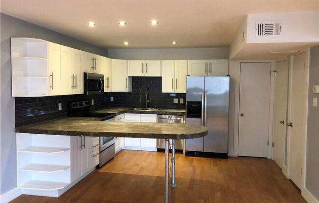 Downtown 2 Bed / 1 Bath Condo