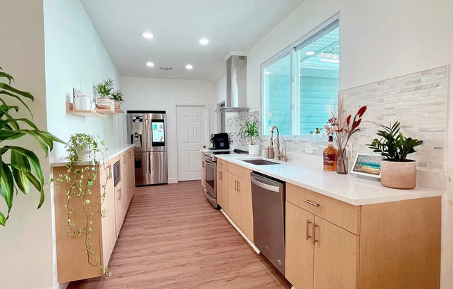 Beautifully Updated Home Near Downtown St. Petersburg! 3bed |3bath