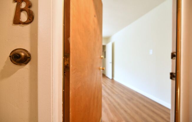 1p712 - 604 Brooklyn Avenue