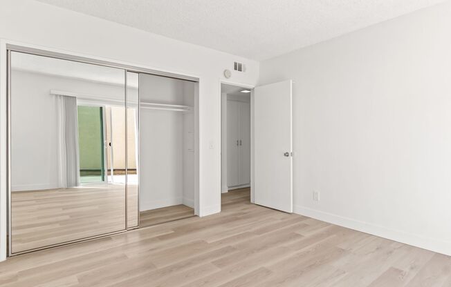 2 beds, 1 bath, 950 sqft, $2,475, Unit 48