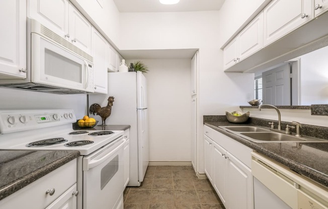 spacious kitchen at Stoneleigh on Spring Creek apartments