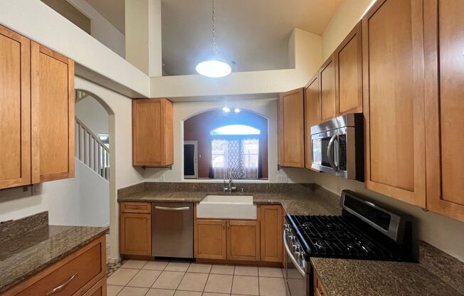 3 beds, 3 baths, $2,600