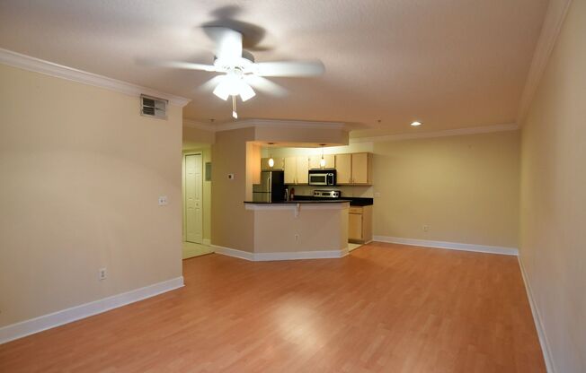 1br 1ba THIRD FLOOR unit in The Crest at Waterford Lakes!