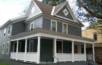 3 beds, 1 bath, $1,800, Unit 116-Third