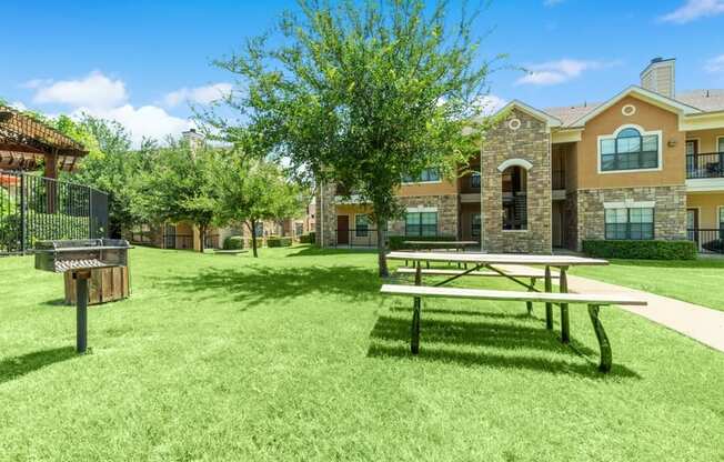 MansionsofMansfield_Picnic