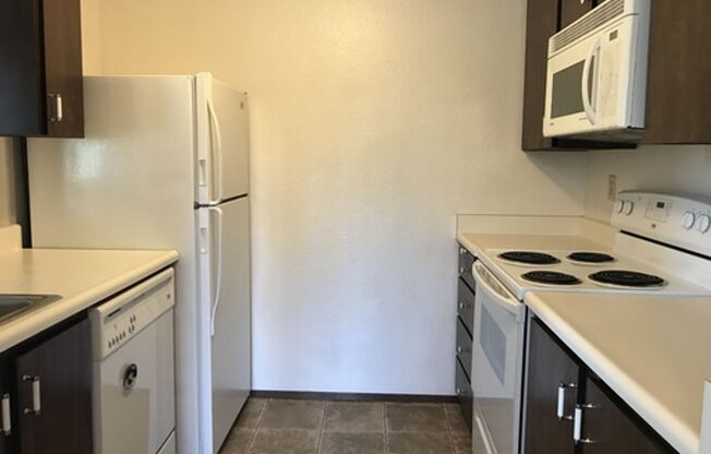 Great 1br 1bath Condo w/Tennis court/swimming pool/playground  For Rent