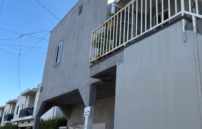 223 5 EAGLE AVE LONG BCH