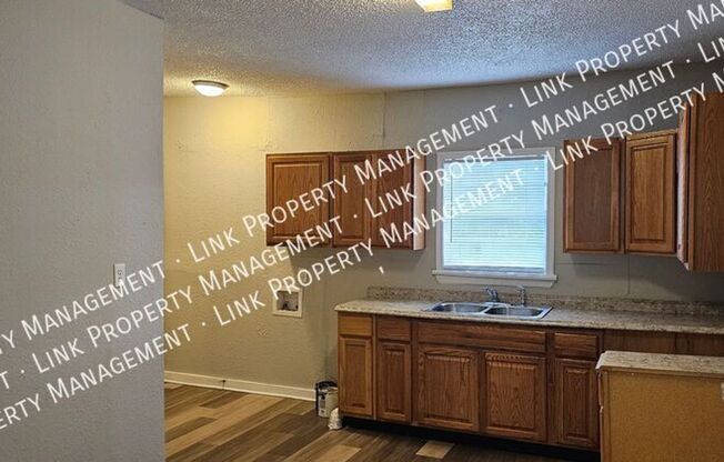 3 beds, 1 bath, $1,195