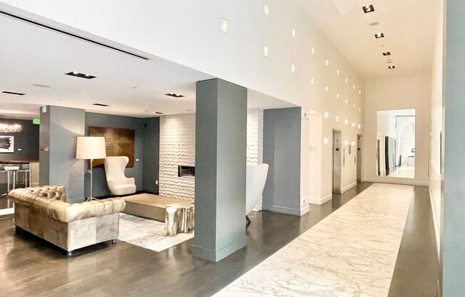Full Service Luxury Living w/City Views, In Unit Laundry, PET OK – PROGRESSIVE