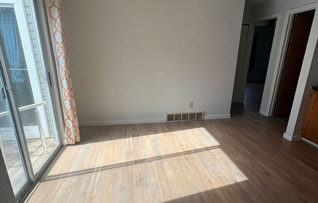 2 bed 1 3./4 Bath 1 car garage