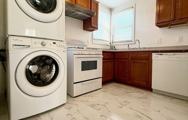 1721 N GLENOAKS BLVD