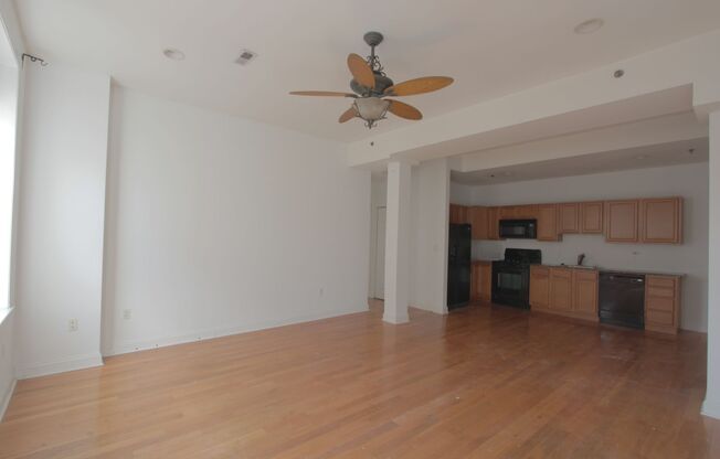 2 beds, 2 baths, 988 sqft, $2,100, Unit 301