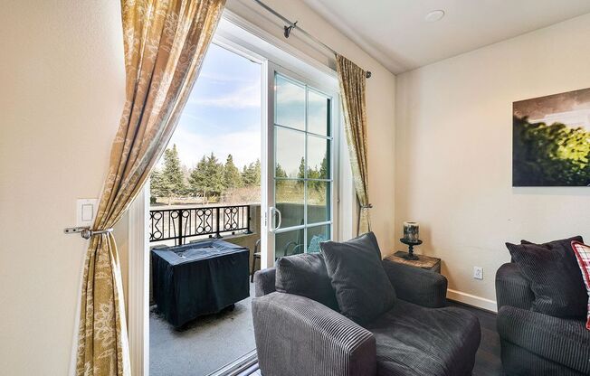 UPDATED LARGE 1600 sq/ft 3BR/3.5BA Central Mtn View Townhome AVAILABLE NOW